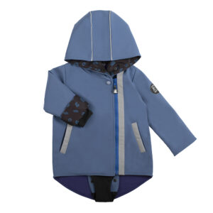 niebieska kurtka softshell dziecięca na wiosnę